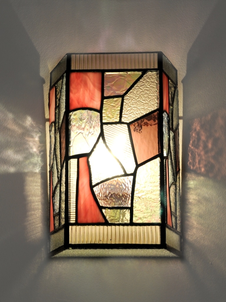Applique contemporaine rose en vitrail "Tiffany" - Sud Vitrail Mosaïque
