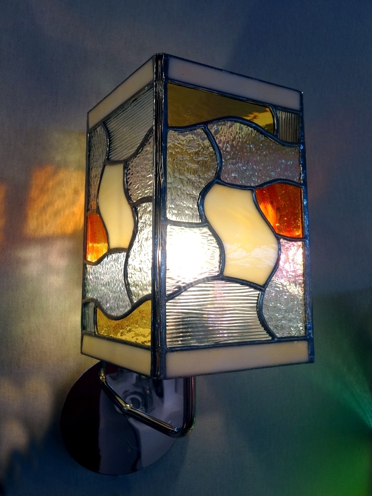 Applique contemporaine orange en vitrail "Tiffany" - Sud Vitrail Mosaïque