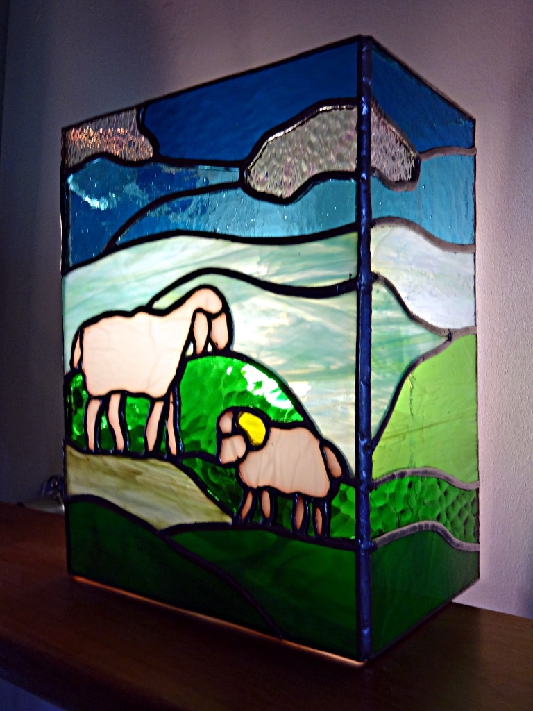 Applique "Mouton" en vitrail "Tiffany" - Sud Vitrail Mosaïque