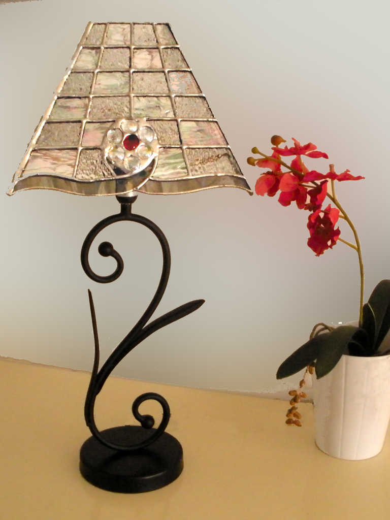 Lampe Cristal en vitrail tiffany transparent avec une bille rouge - Sud Vitrail Mosaique