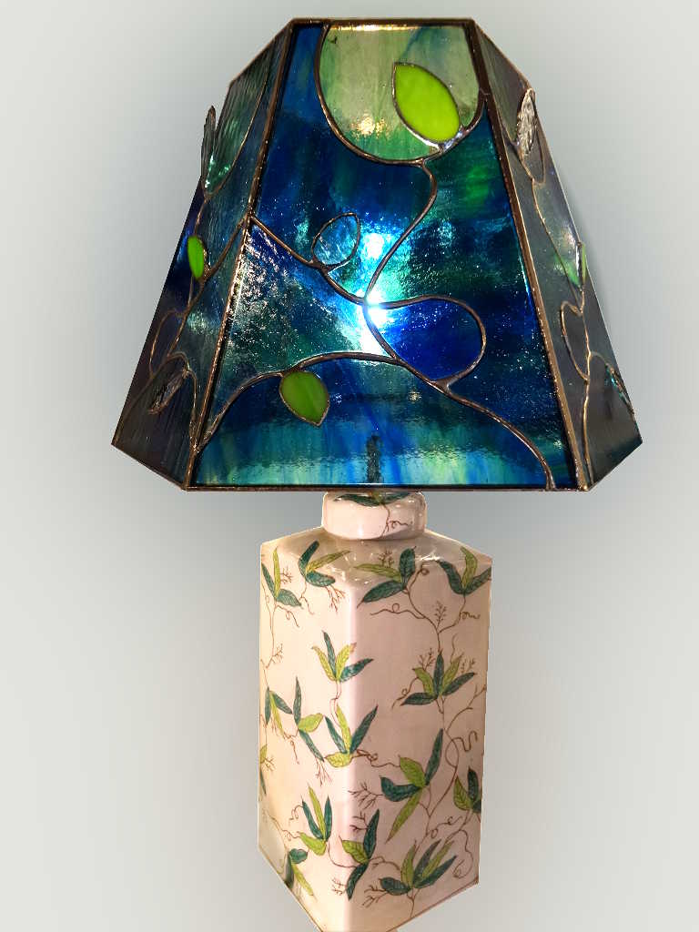 Lampe Chine en vitrail Tiffany bleu-vert - Sud Vitrail Mosaique