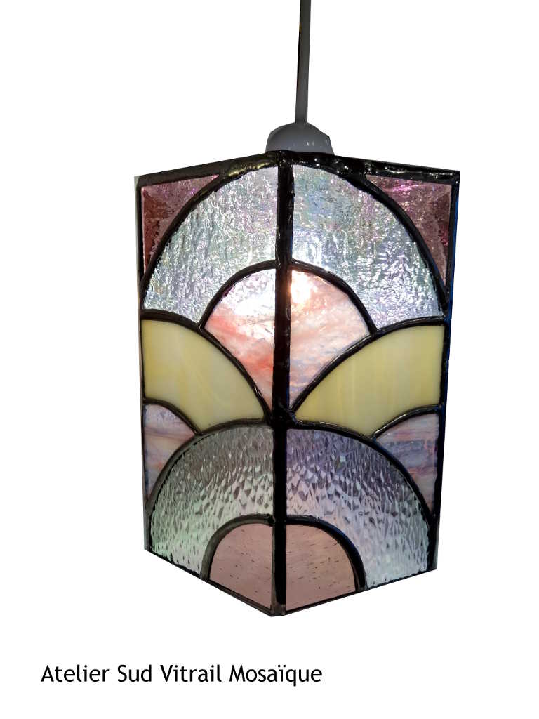Suspension en vitrail tiffany Art déco rose - Sud Vitrail Mosaique