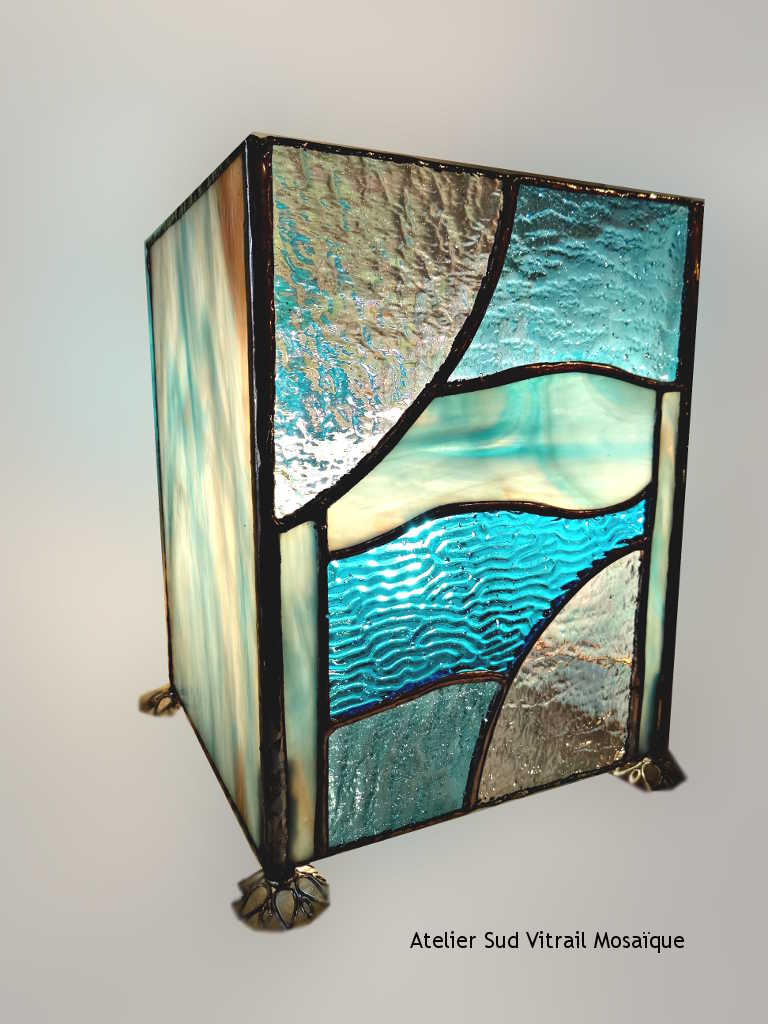 Lampe vitrail tiffany en camïeu de bleu turquoise - Sud Vitrail Mosaïque