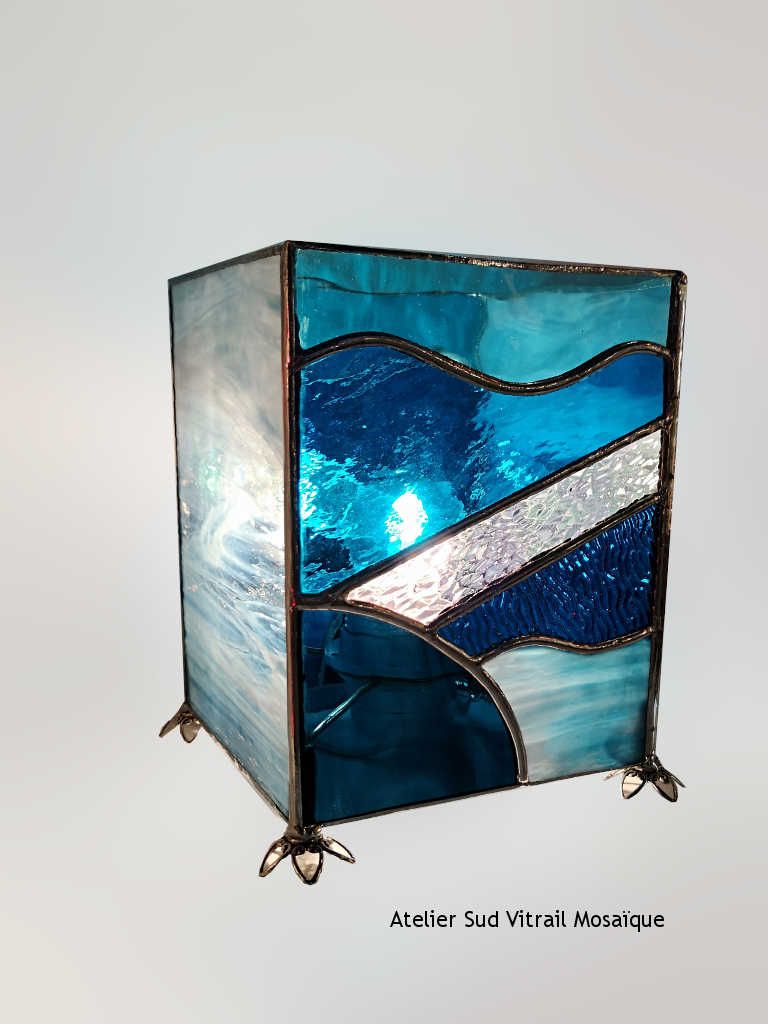 Luminaire en vitrail tiffany - Lampe bleue - Création Sud Vitrail Mosaique
