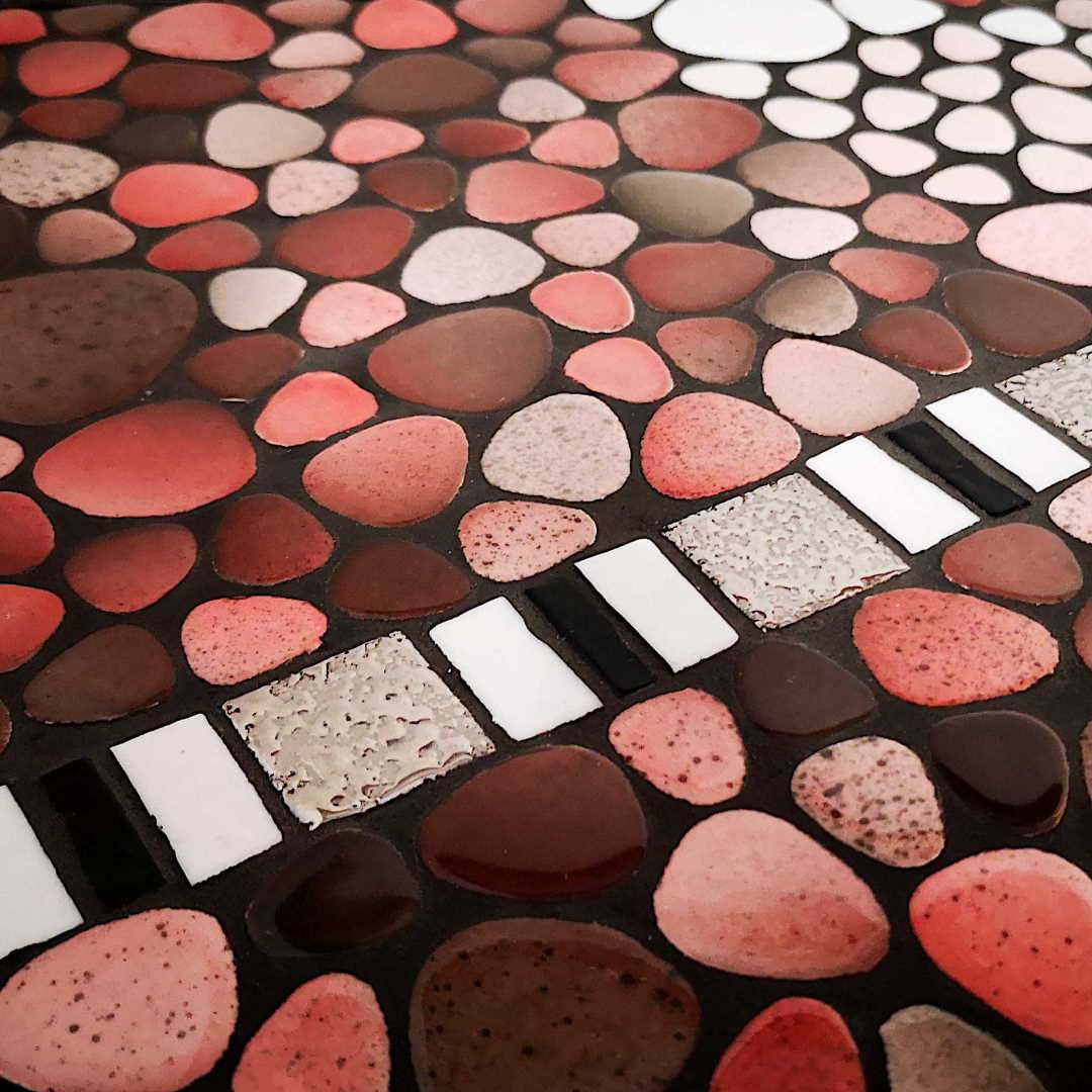 Console mosaique rose et grise - Détail des galets - Sud Vitrail Mosaïque