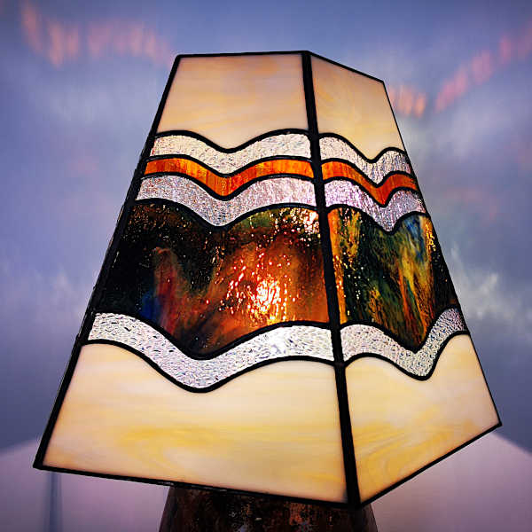 Abat-jour en vitrail tiffany de couleur ambre - Atelier Sud Vitrail Mosaïque