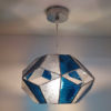 Suspension en Vitrail Tiffany Bleu - Luminaire hexagonal - Sud Vitrail Mosaïque