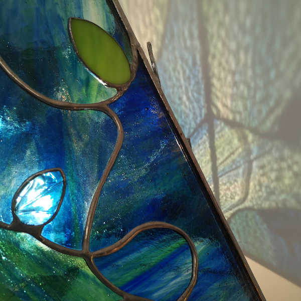 Détail de la Lampe vitrail Tiffany Chine - Sud Vitrail Mosaïque