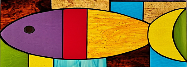 Tableau lumineux Vitrail Tiffany-detail-poisson multicolore-Sudvitrailmosaique