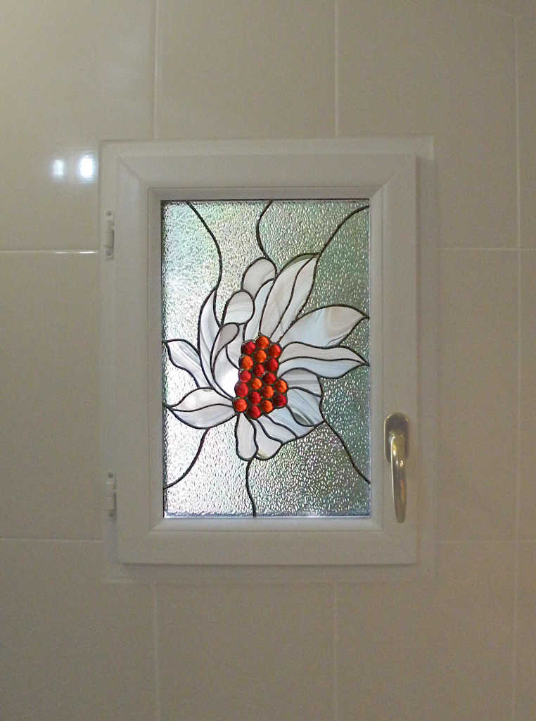 Vitrail Fleur-Fenetre-Sudvitrailmosaique