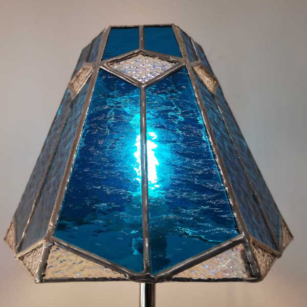 Détail lampe en vitrail Bleue - Sud Vitrail Mosaïque